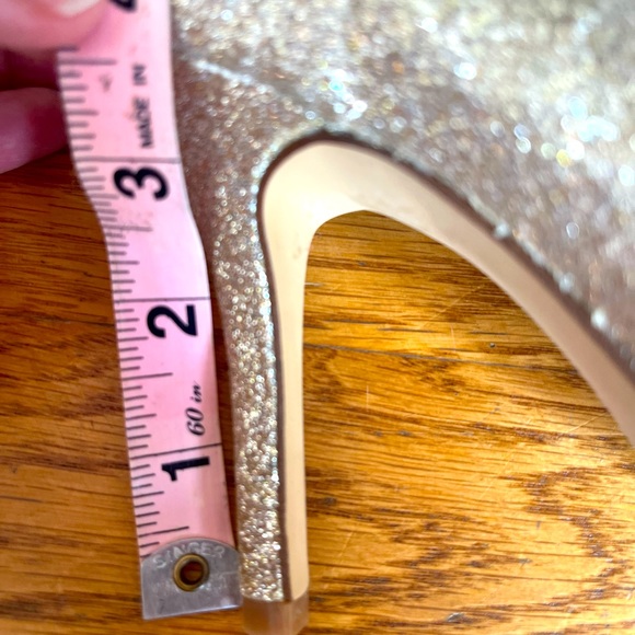 VGUC Nine West Gold Heels - Picture 6 of 7